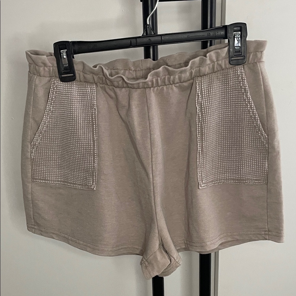 NWOT Textured Taupe Lounge Shorts Sz L